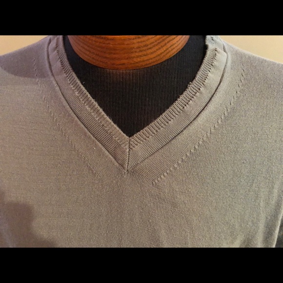 Like new Alfani beautiful gray vneck - Picture 2 of 7